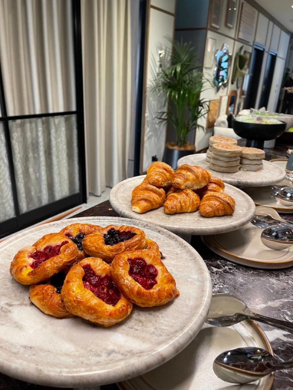Hotel 202 Elizabeth Sídney Exterior foto Croissants and other pastries